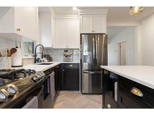 416 7 Street Ne, Calgary, AB - Indoor Photo Showing Kitchen With Stainless Steel Kitchen