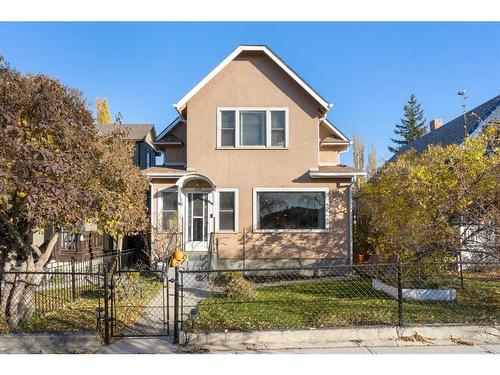 416 7 Street Ne, Calgary, AB - Outdoor