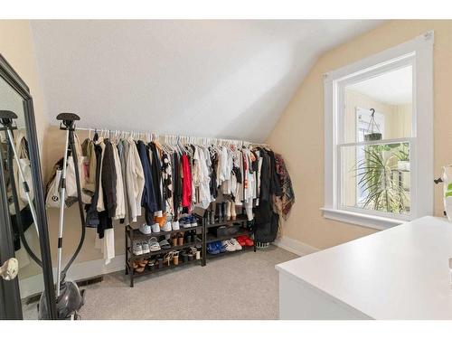 416 7 Street Ne, Calgary, AB - Indoor With Storage