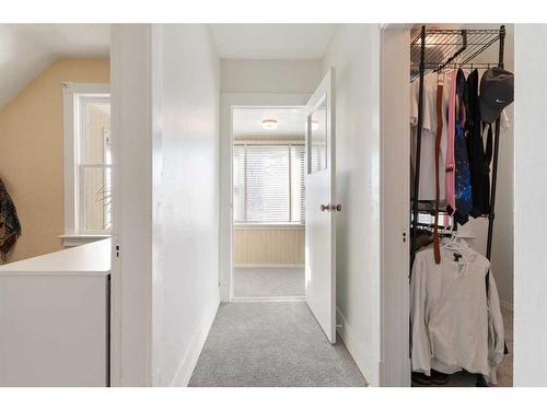 416 7 Street Ne, Calgary, AB - Indoor Photo Showing Other Room