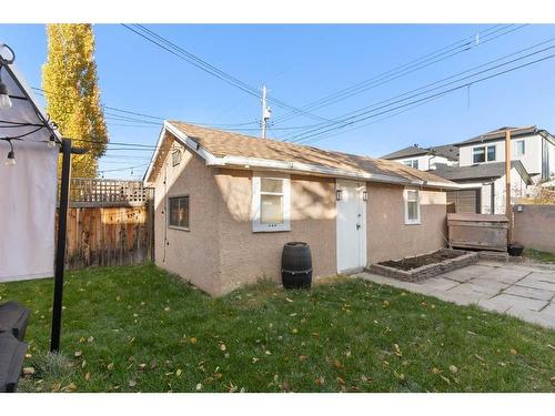 416 7 Street Ne, Calgary, AB - Outdoor