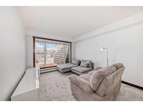 311-920 68 Avenue Sw, Calgary, AB - Indoor Photo Showing Living Room