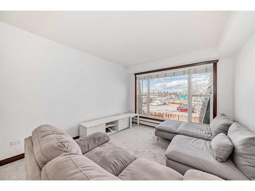 311-920 68 Avenue Sw, Calgary, AB - Indoor Photo Showing Living Room