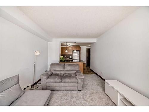 311-920 68 Avenue Sw, Calgary, AB - Indoor Photo Showing Other Room