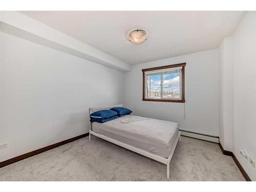 311-920 68 Avenue Sw, Calgary, AB - Indoor Photo Showing Bedroom