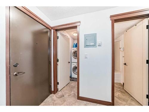 311-920 68 Avenue Sw, Calgary, AB - Indoor