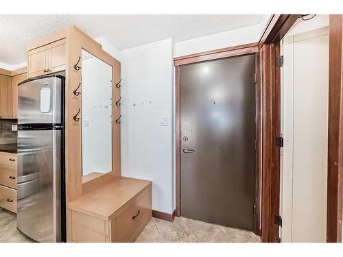 311-920 68 Avenue Sw, Calgary, AB - Indoor Photo Showing Kitchen