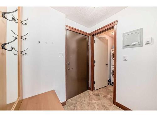 311-920 68 Avenue Sw, Calgary, AB - Indoor Photo Showing Other Room