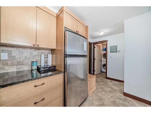 311-920 68 Avenue Sw, Calgary, AB - Indoor Photo Showing Kitchen