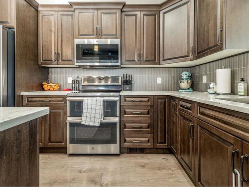 5 Prairie Lake Court, Taber, AB - Indoor Photo Showing Kitchen With Stainless Steel Kitchen