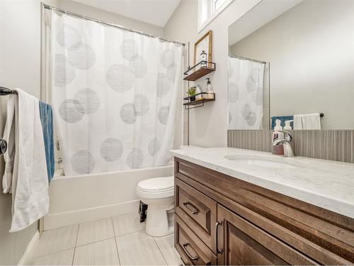 5 Prairie Lake Court, Taber, AB - Indoor Photo Showing Bathroom