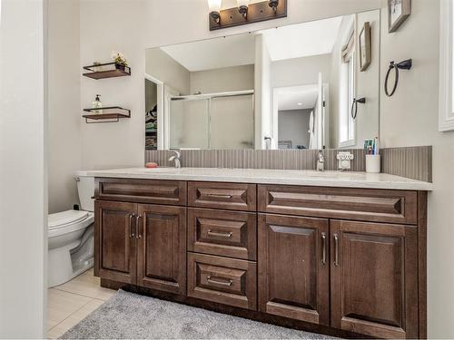 5 Prairie Lake Court, Taber, AB - Indoor Photo Showing Bathroom