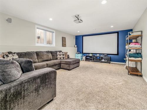 5 Prairie Lake Court, Taber, AB - Indoor Photo Showing Living Room