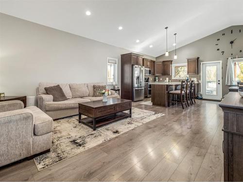 5 Prairie Lake Court, Taber, AB - Indoor Photo Showing Living Room