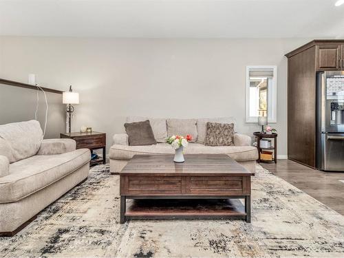 5 Prairie Lake Court, Taber, AB - Indoor Photo Showing Living Room