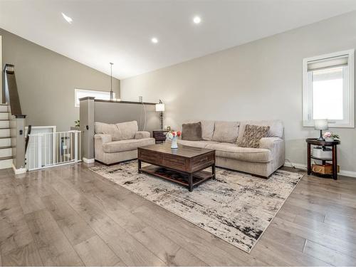 5 Prairie Lake Court, Taber, AB - Indoor Photo Showing Living Room