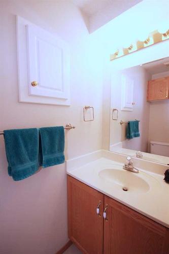 177 Hidden Ranch Road Nw, Calgary, AB - Indoor Photo Showing Bathroom