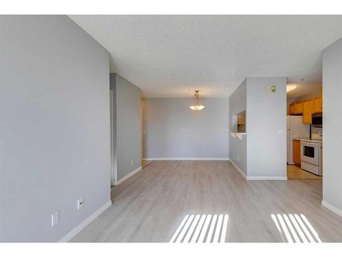 119-2022 Canyon Meadows Drive Se, Calgary, AB - Indoor