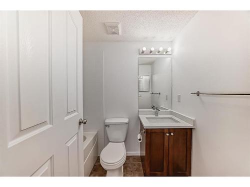 2126-10 Prestwick Bay Se, Calgary, AB - Indoor Photo Showing Bathroom