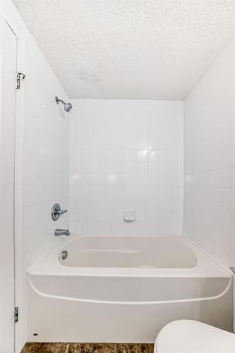 2126-10 Prestwick Bay Se, Calgary, AB - Indoor Photo Showing Bathroom