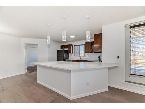 2126-10 Prestwick Bay Se, Calgary, AB - Indoor Photo Showing Kitchen