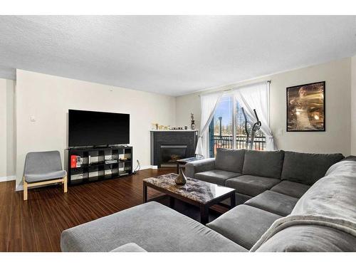 307-2440 34 Avenue Sw, Calgary, AB - Indoor Photo Showing Living Room