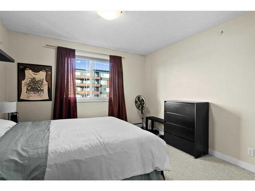 307-2440 34 Avenue Sw, Calgary, AB - Indoor Photo Showing Bedroom