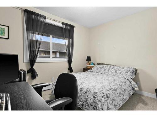 307-2440 34 Avenue Sw, Calgary, AB - Indoor Photo Showing Bedroom