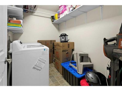 307-2440 34 Avenue Sw, Calgary, AB - Indoor Photo Showing Laundry Room