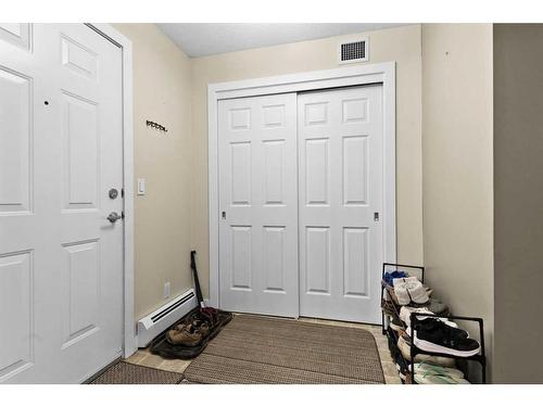 307-2440 34 Avenue Sw, Calgary, AB - Indoor Photo Showing Other Room