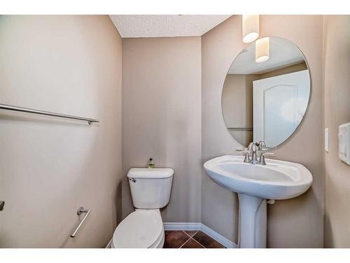 28 Auburn Bay Crescent Se, Calgary, AB - Indoor Photo Showing Bathroom