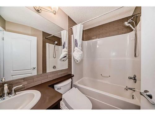 28 Auburn Bay Crescent Se, Calgary, AB - Indoor Photo Showing Bathroom