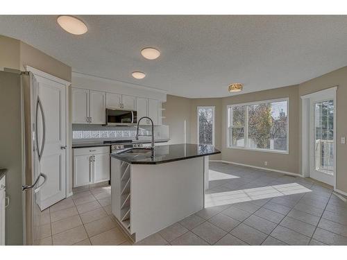 238 Chaparral Court Se, Calgary, AB - Indoor Photo Showing Kitchen