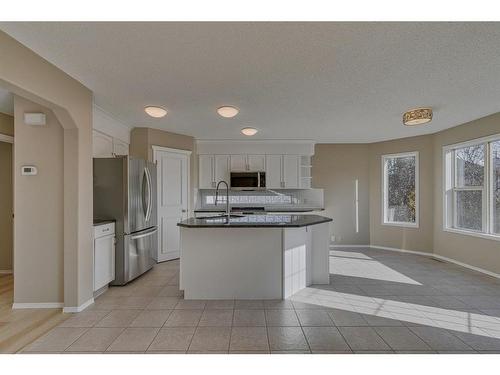 238 Chaparral Court Se, Calgary, AB - Indoor Photo Showing Kitchen