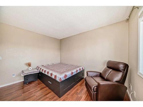 19-4360 58 Street Ne, Calgary, AB - Indoor Photo Showing Bedroom