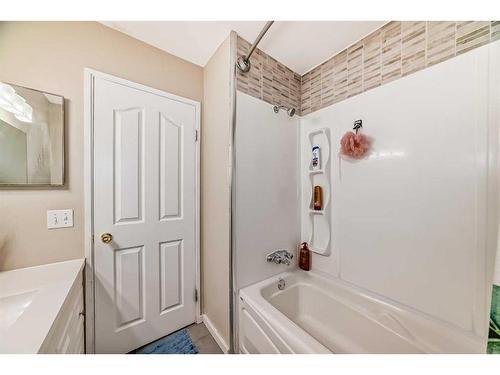 19-4360 58 Street Ne, Calgary, AB - Indoor Photo Showing Bathroom