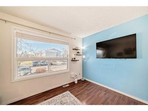 19-4360 58 Street Ne, Calgary, AB - Indoor