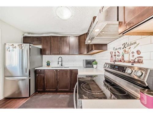 19-4360 58 Street Ne, Calgary, AB - Indoor Photo Showing Kitchen