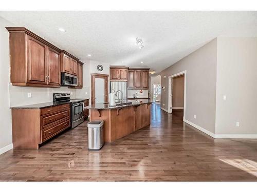 162 Sherwood Hill Nw, Calgary, AB - Indoor Photo Showing Kitchen