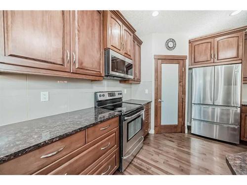 162 Sherwood Hill Nw, Calgary, AB - Indoor Photo Showing Kitchen