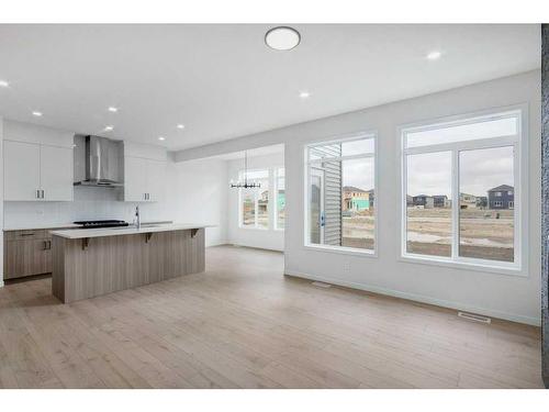 370 Corner Glen Way Ne, Calgary, AB - Indoor Photo Showing Kitchen