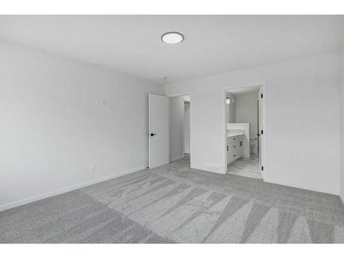 370 Corner Glen Way Ne, Calgary, AB - Indoor Photo Showing Other Room