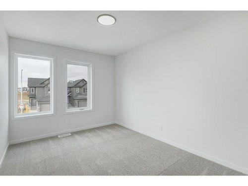 370 Corner Glen Way Ne, Calgary, AB - Indoor Photo Showing Other Room