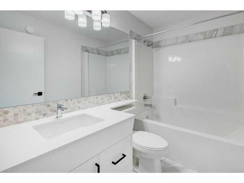 370 Corner Glen Way Ne, Calgary, AB - Indoor Photo Showing Bathroom