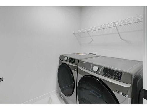 370 Corner Glen Way Ne, Calgary, AB - Indoor Photo Showing Laundry Room