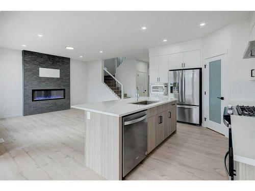 370 Corner Glen Way Ne, Calgary, AB - Indoor Photo Showing Kitchen