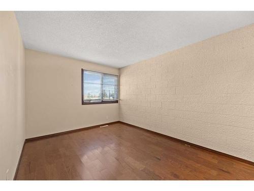 3-6147 Buckthorn Road Nw, Calgary, AB - Indoor Photo Showing Other Room