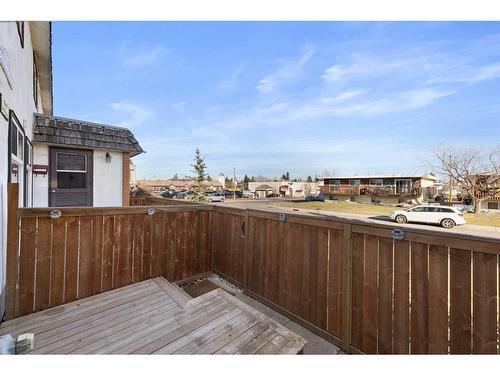 3-6147 Buckthorn Road Nw, Calgary, AB - Outdoor