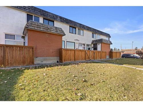 3-6147 Buckthorn Road Nw, Calgary, AB - Outdoor