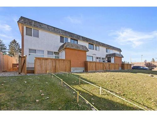 3-6147 Buckthorn Road Nw, Calgary, AB - Outdoor